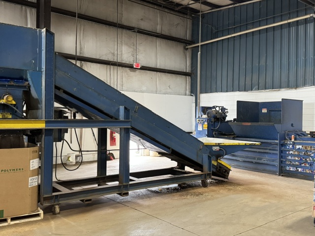 Conveyor system feeding aluminum cans for recycling