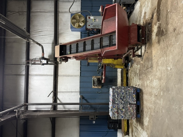 Can baler with pallet of compressed aluminum bales